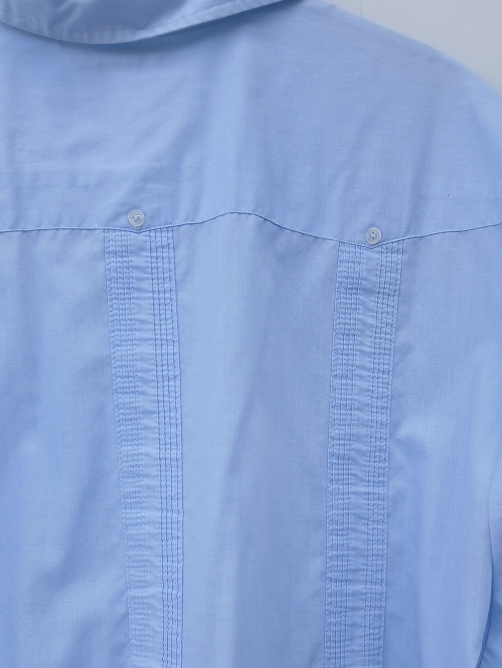 Men’s Light Blue Guayabera-Style Short Sleeve Button-Down Shirt - Picture 7 of 8